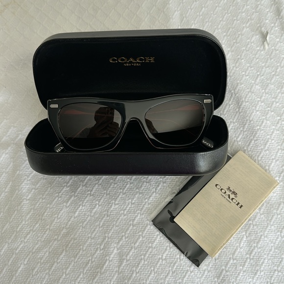 Coach sunglasses. Brand new with case. - Picture 2 of 3